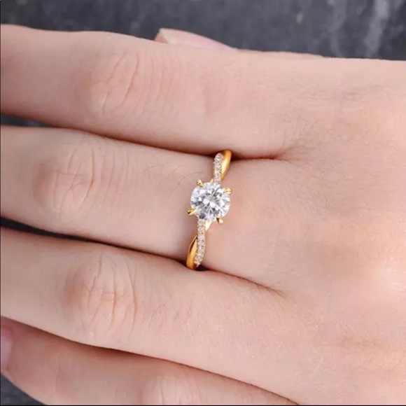 Jewelry - New Women’s Yellow Gold Diamond Beautiful Ring